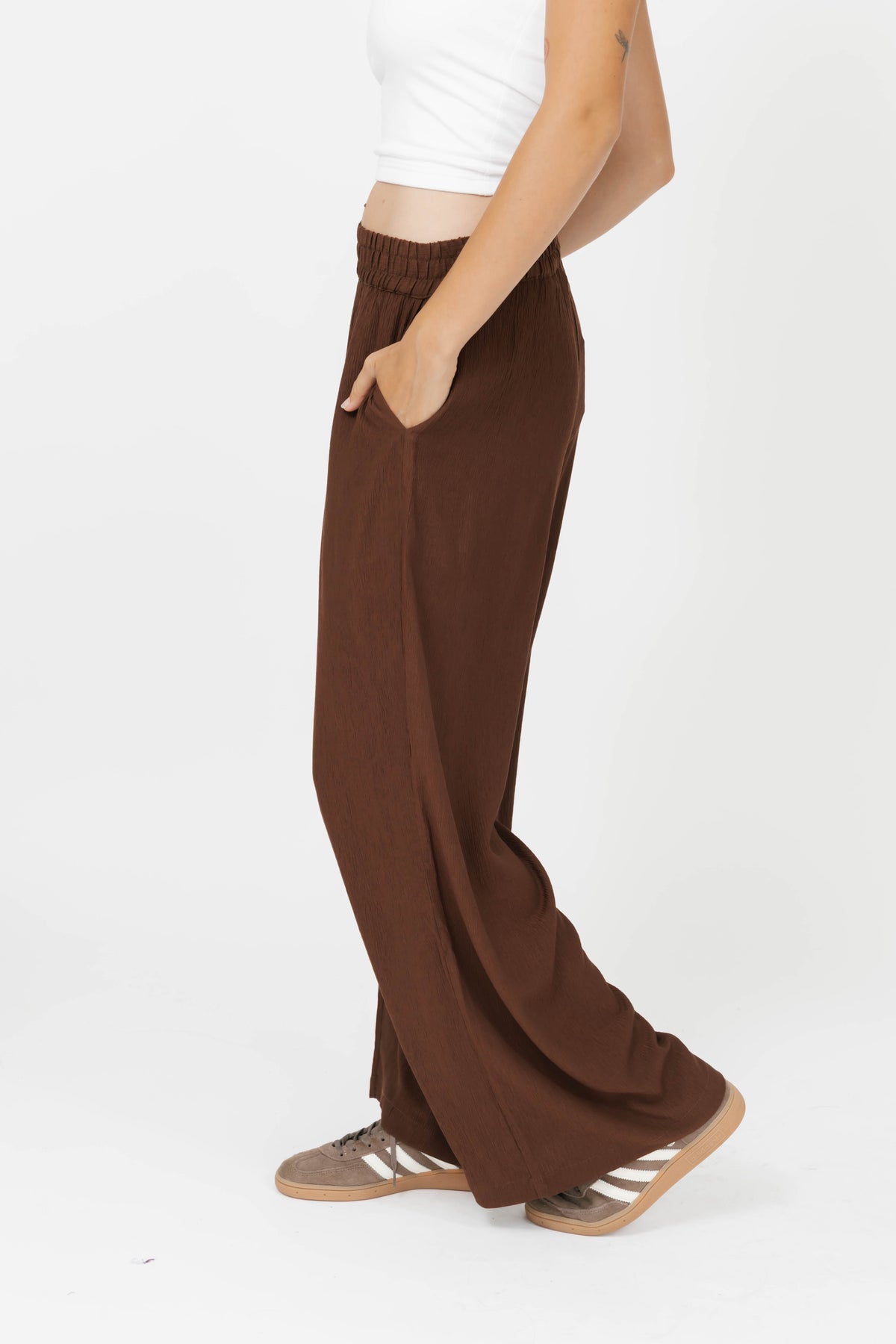Alicia Plisse Pants in Coffee Bean