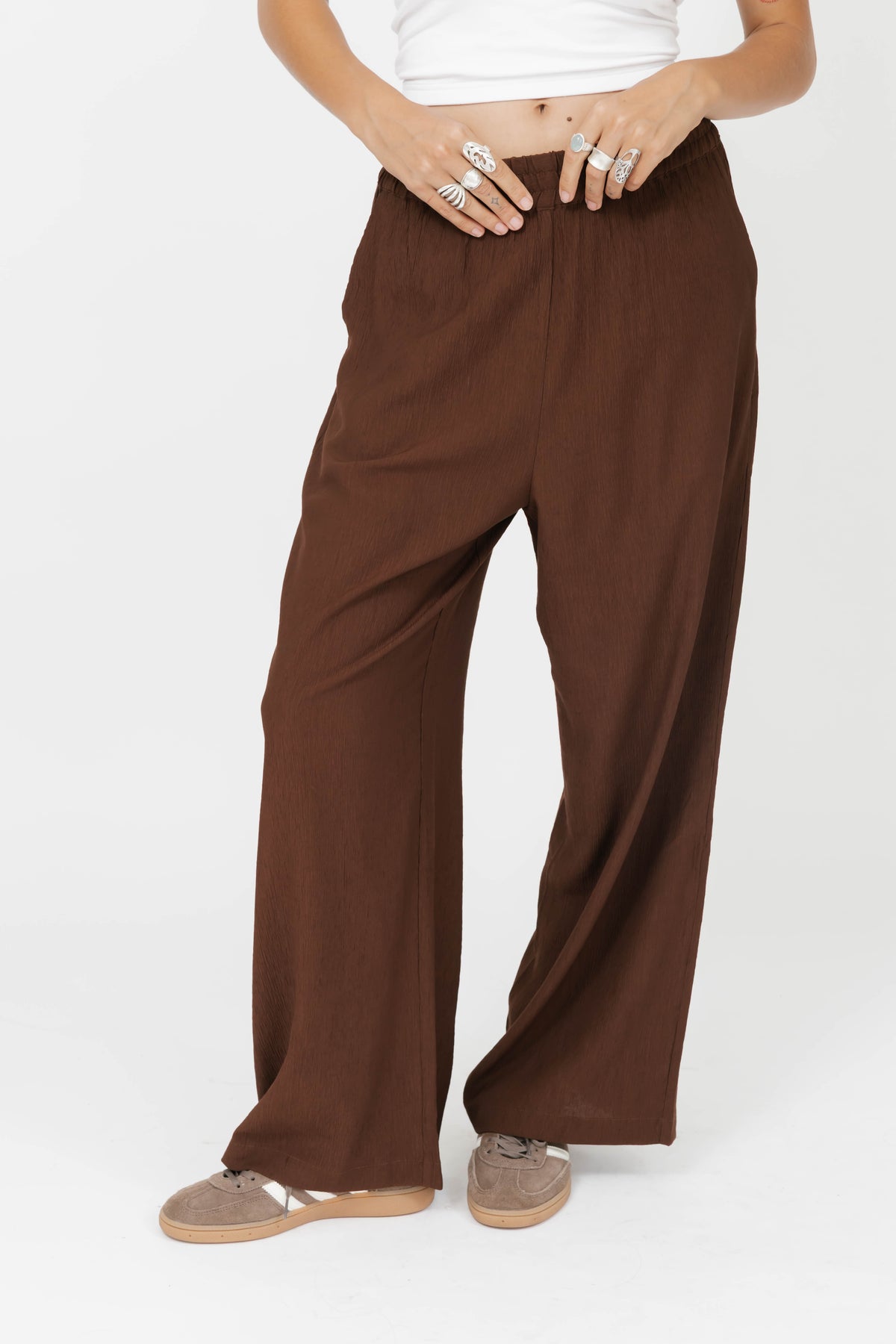 Alicia Plisse Pants in Coffee Bean