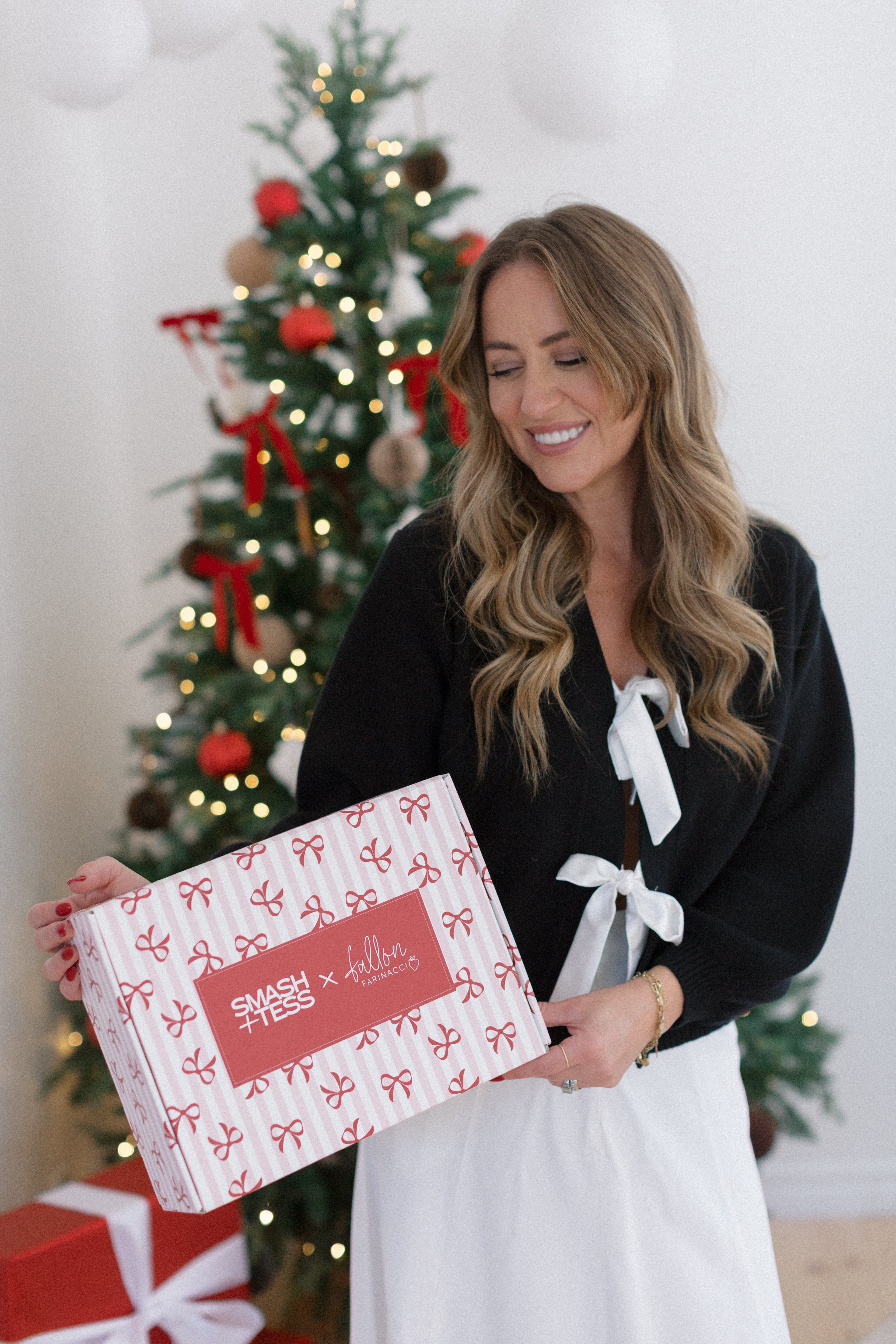 S+T x Fallon Farinacci Holiday Bow Box in Black/Cream