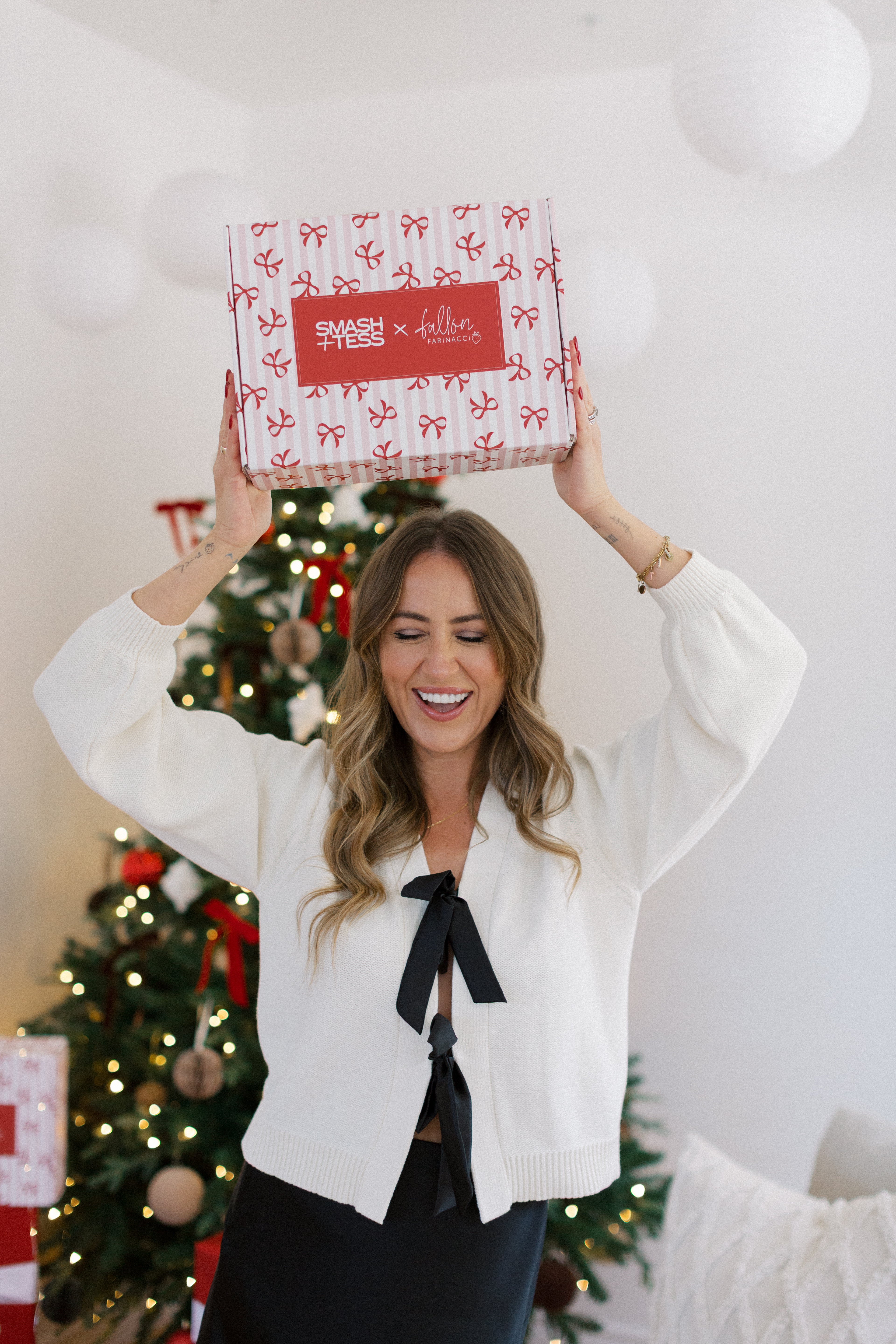 S+T x Fallon Farinacci Holiday Bow Box in Cream/Black