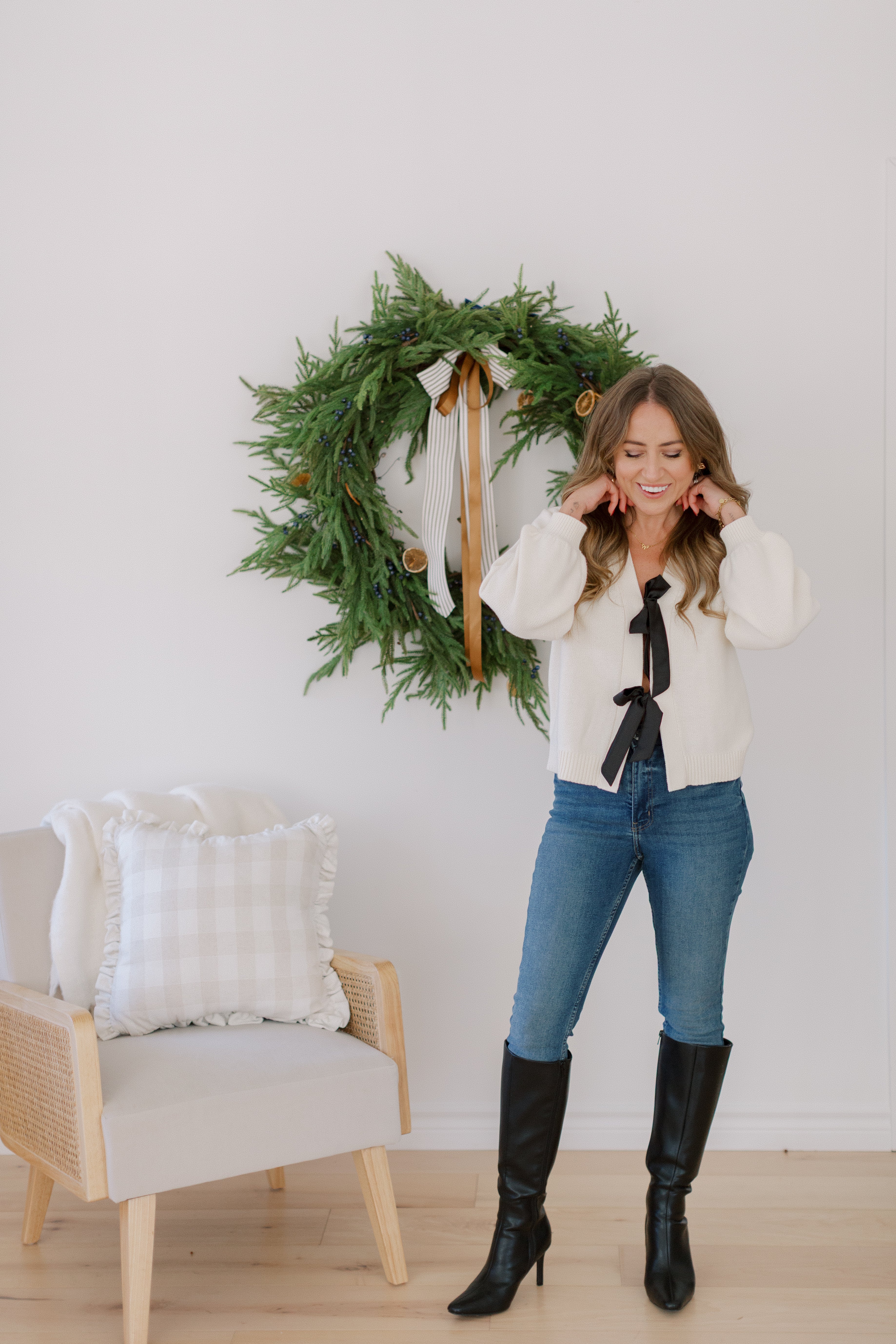 S+T x Fallon Farinacci Holiday Bow Box in Cream/Black