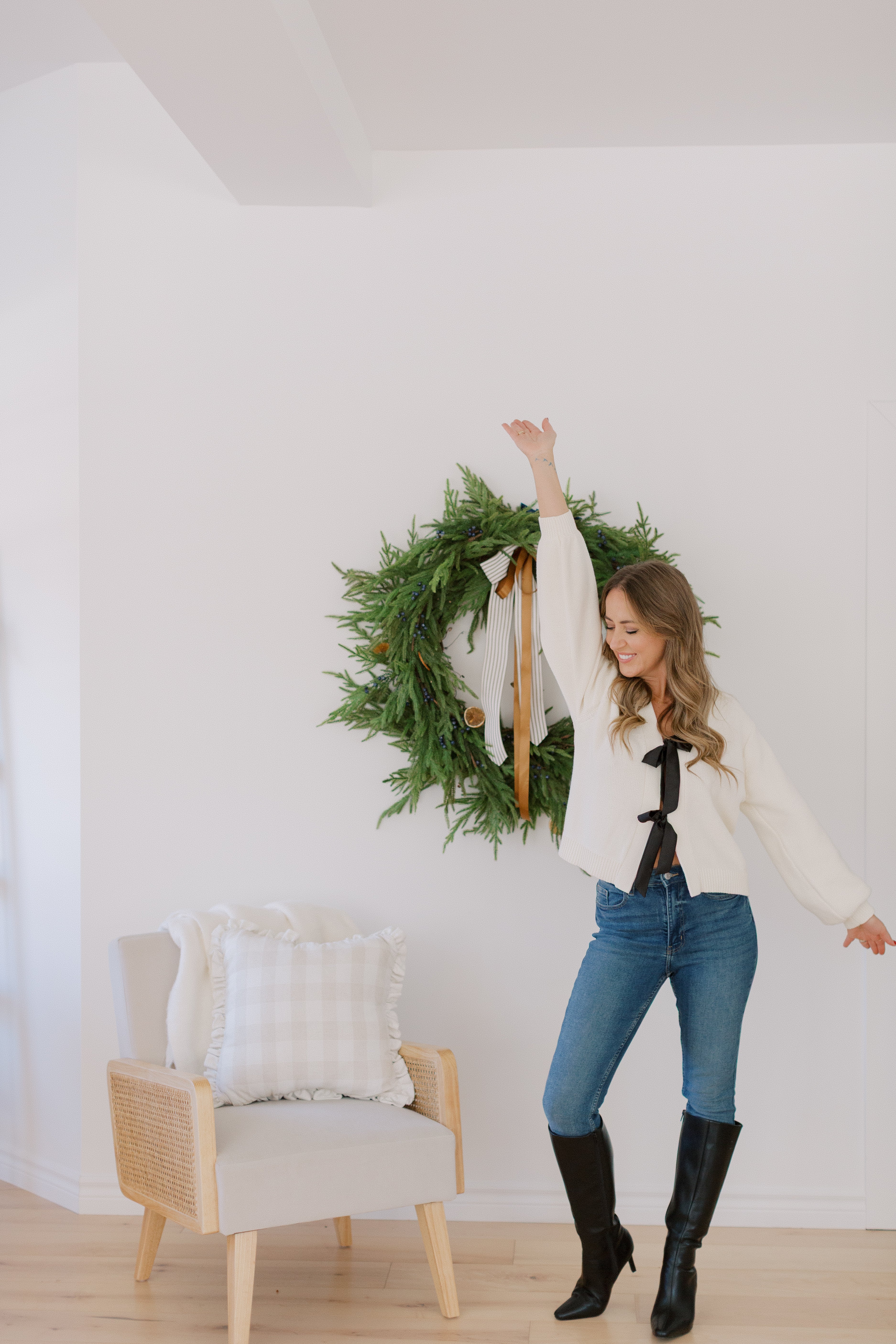 S+T x Fallon Farinacci Holiday Bow Box in Cream/Black