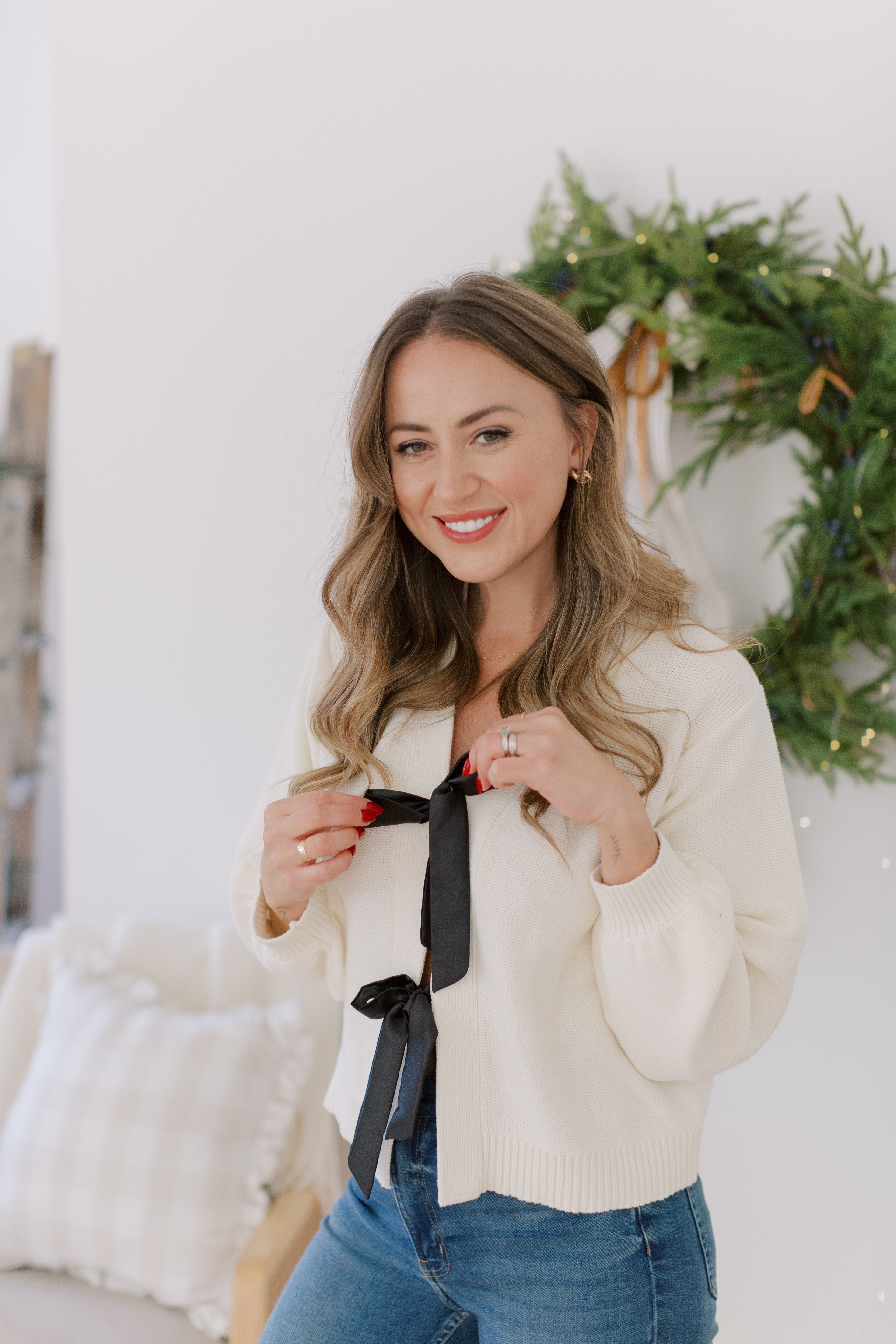 S+T x Fallon Farinacci Holiday Bow Box in Cream/Black