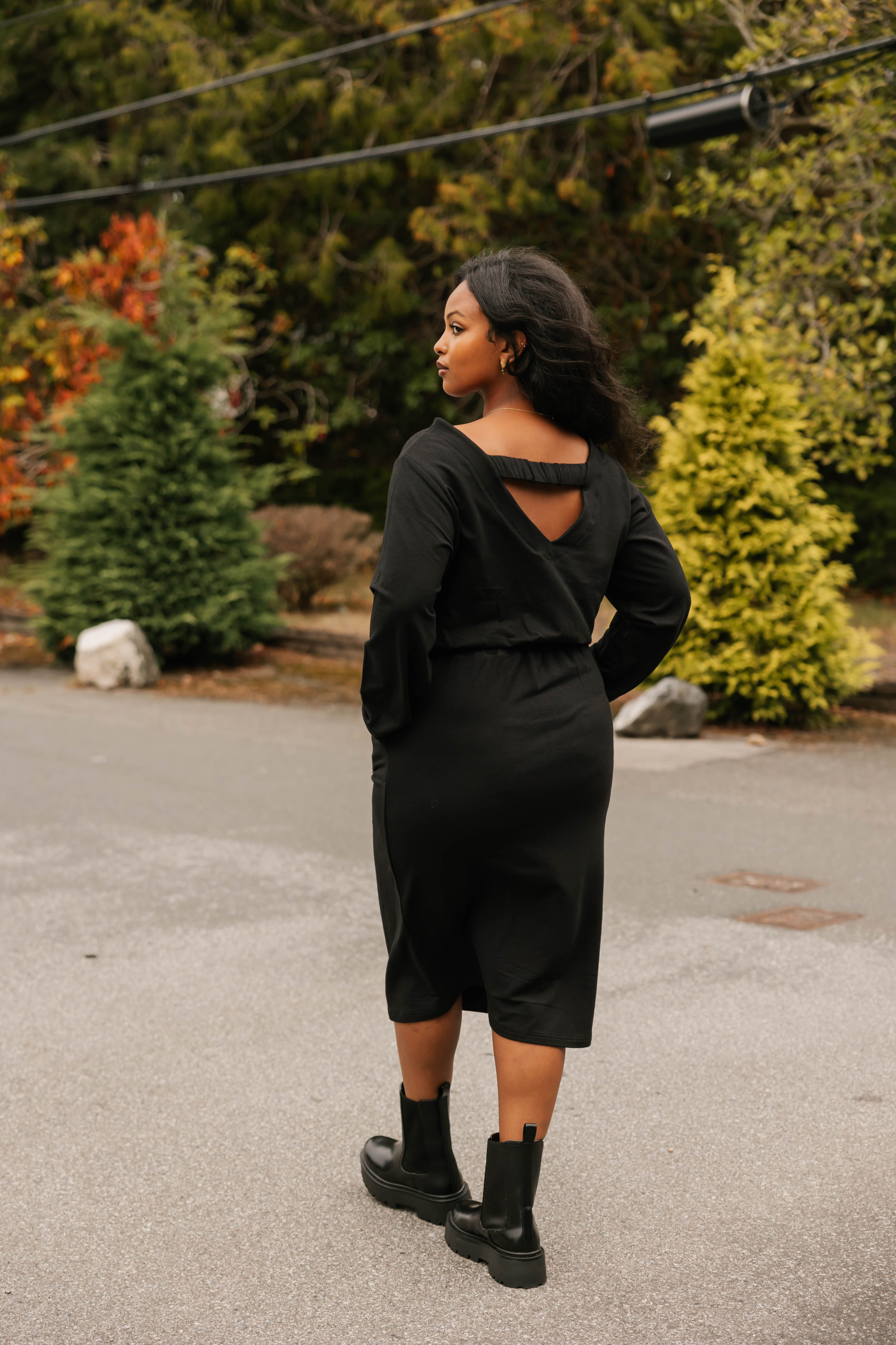 Frida Midi Dress in Midnight Black