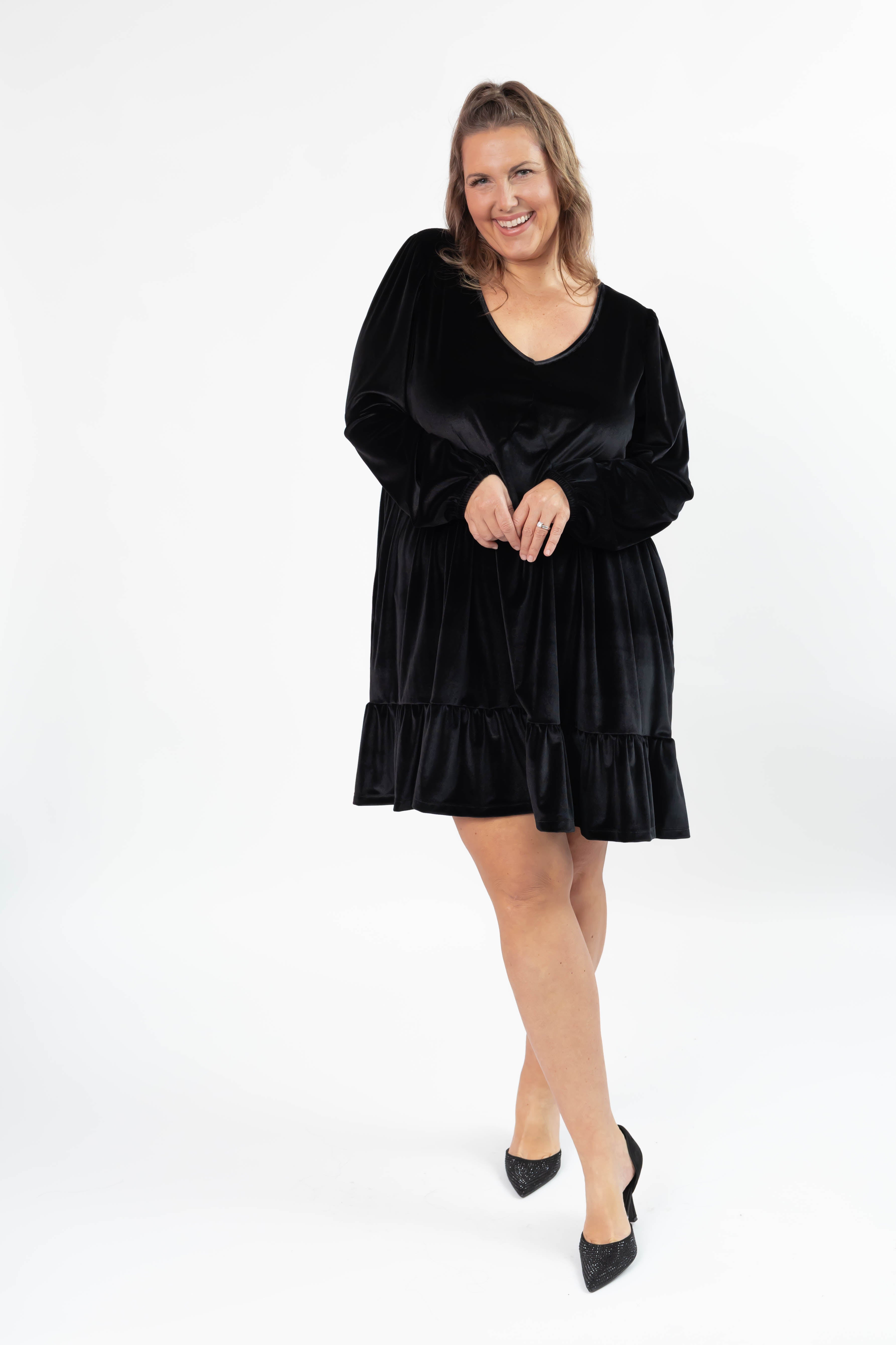 Gina Velvet Dress in Midnight Black