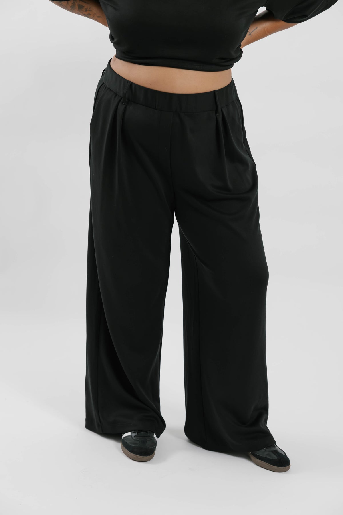 Halle Microscuba Pants in Midnight Black