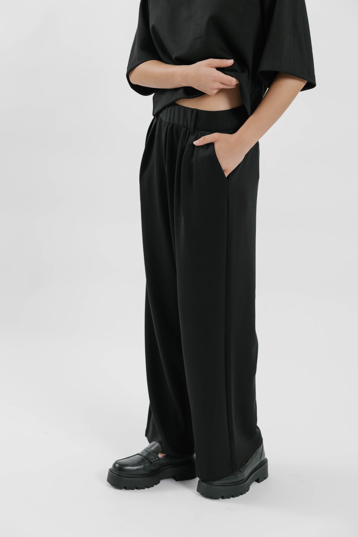 Halle Microscuba Pants in Midnight Black