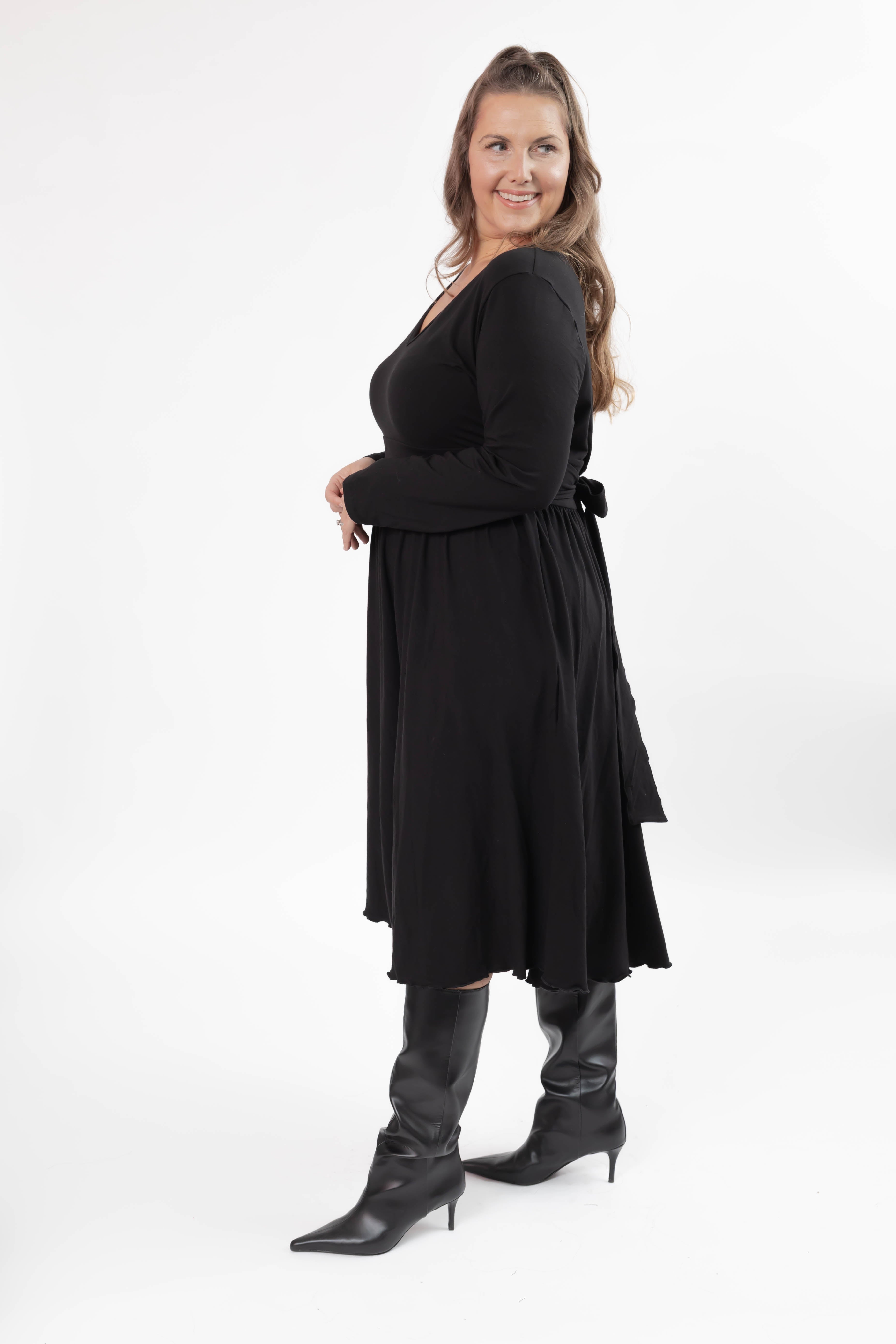 Leah Midi Dress in Midnight Black