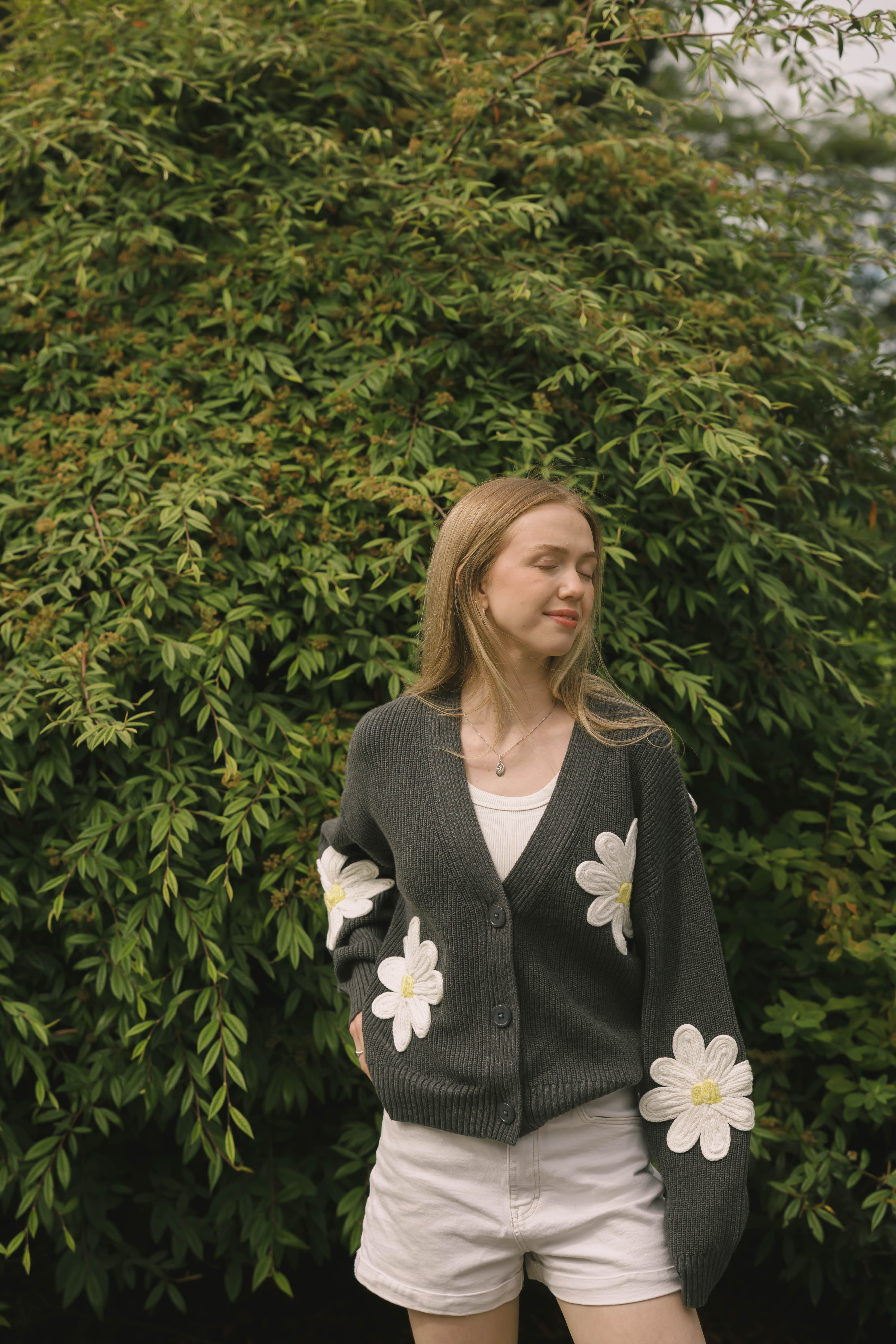 Nora Daisy Cardigan in Dark Grey/Ivory