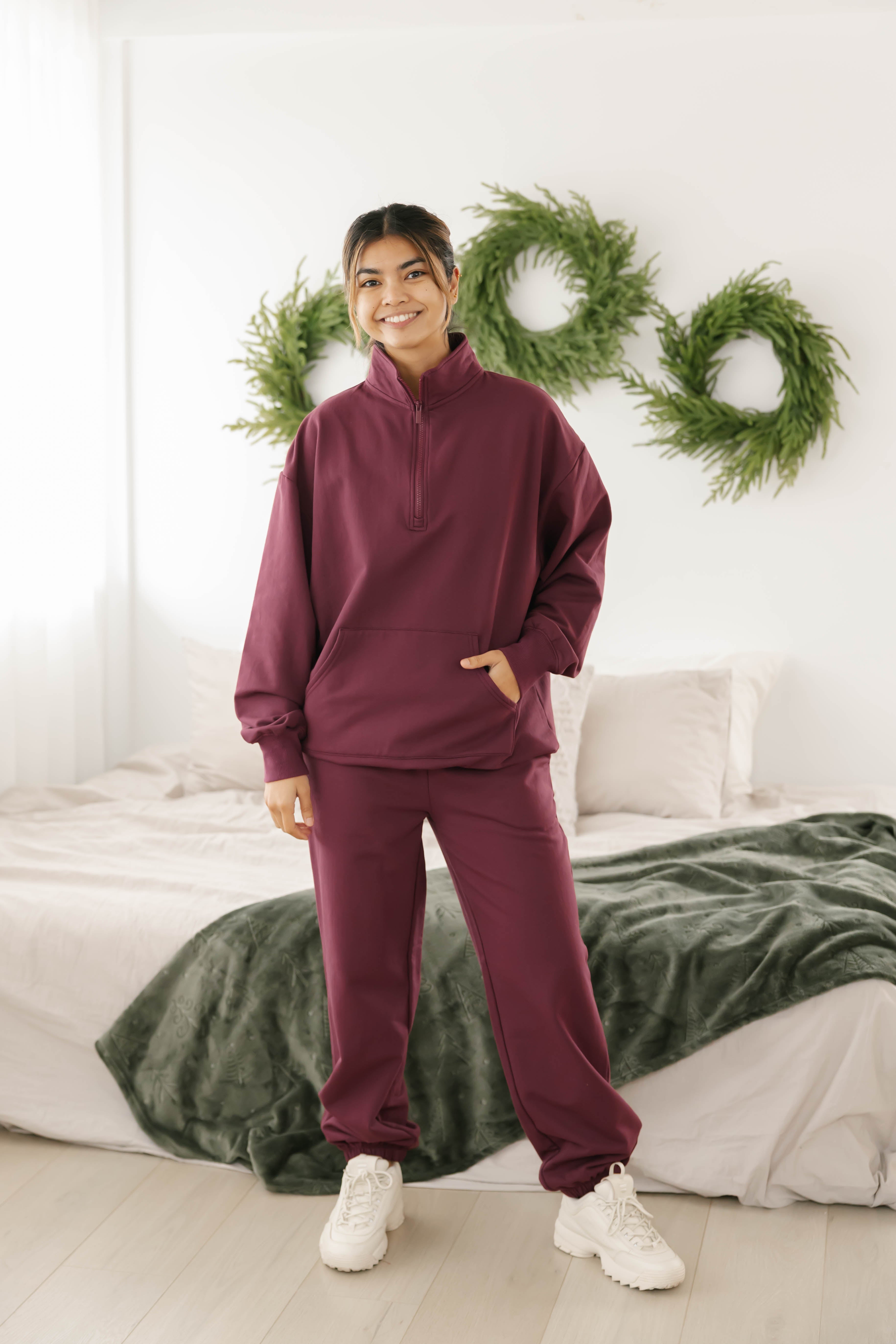 Sara Sweatfleece Jogger in Maroon