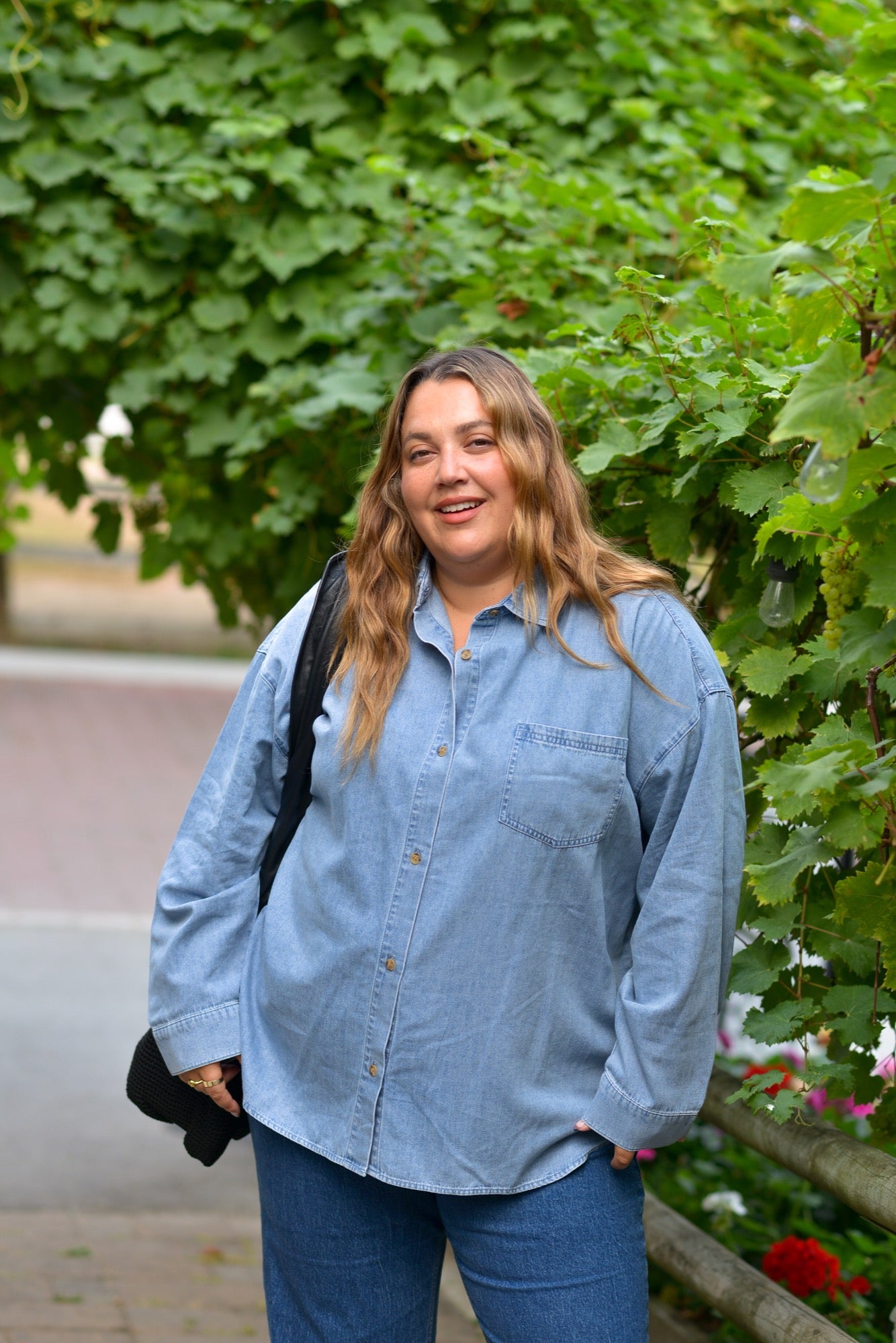 Leah Chambray Blouse in Light-Medium Denim