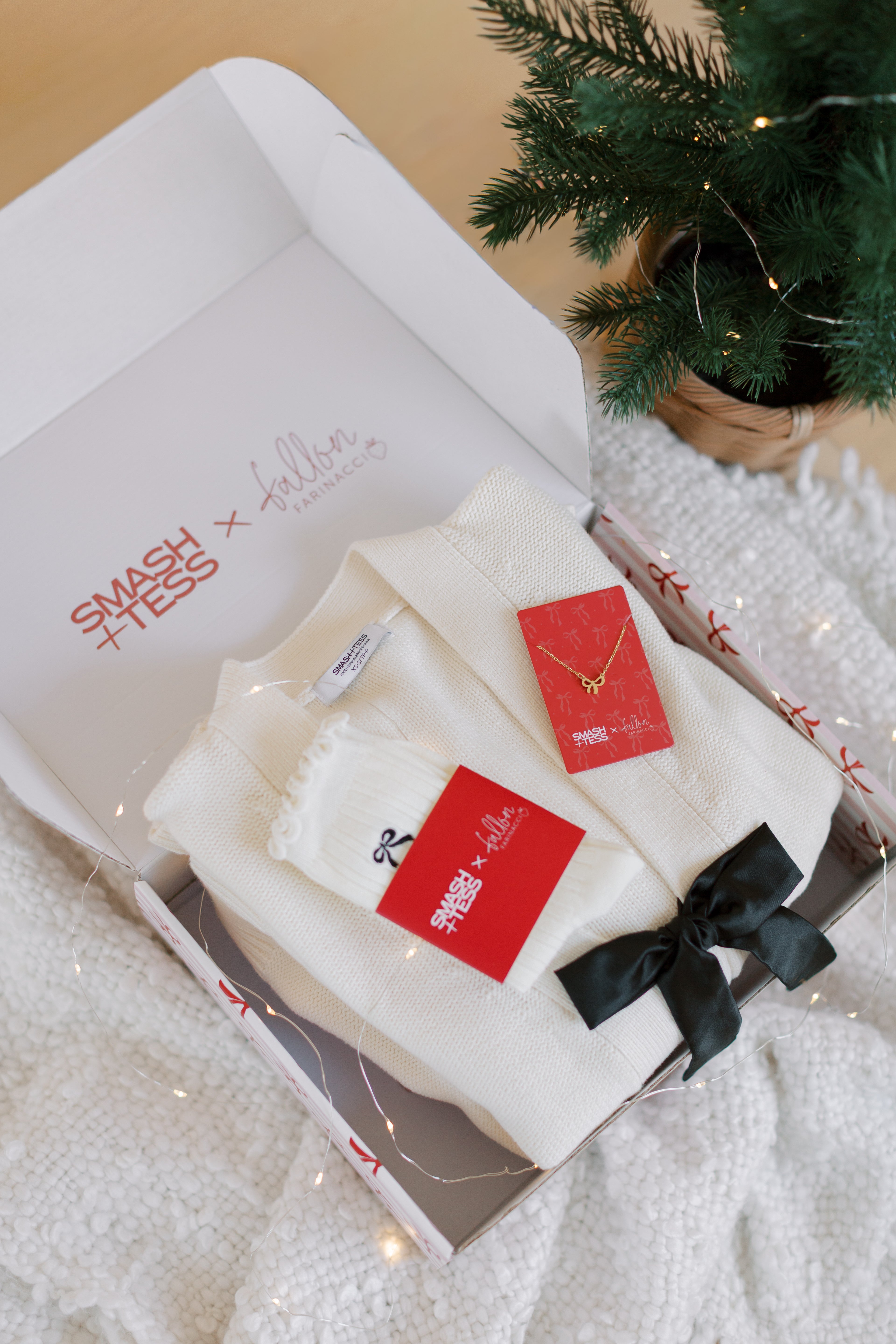 S+T x Fallon Farinacci Holiday Bow Box in Cream/Black